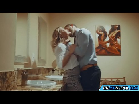 ❤️ Když vás na veřejných záchodcích svádí prsatá blondýna. ❤ Sex video u nás cs.sexeey.ru